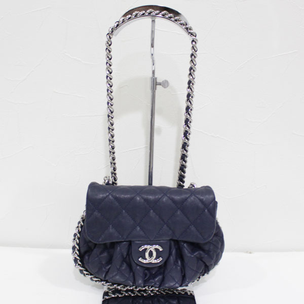 美品 シャネル CHANEL チェーンショルダー ミニマトラッセ サテン シルバー金具 紺色1