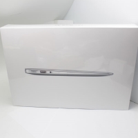 新品 MacBook Air 11.6 MJVP2J/A Core i5 1.6GHzプロセッサ