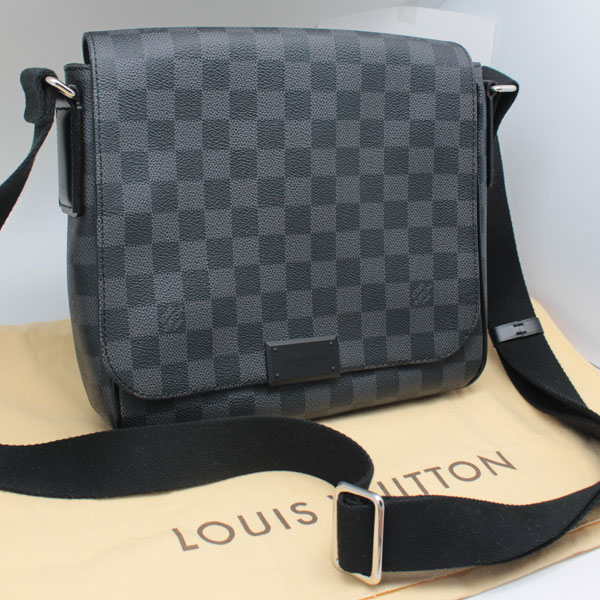 bicmbicmLOUIS VUITTON ショルダーバッグ グラフィット ディストリクトPM